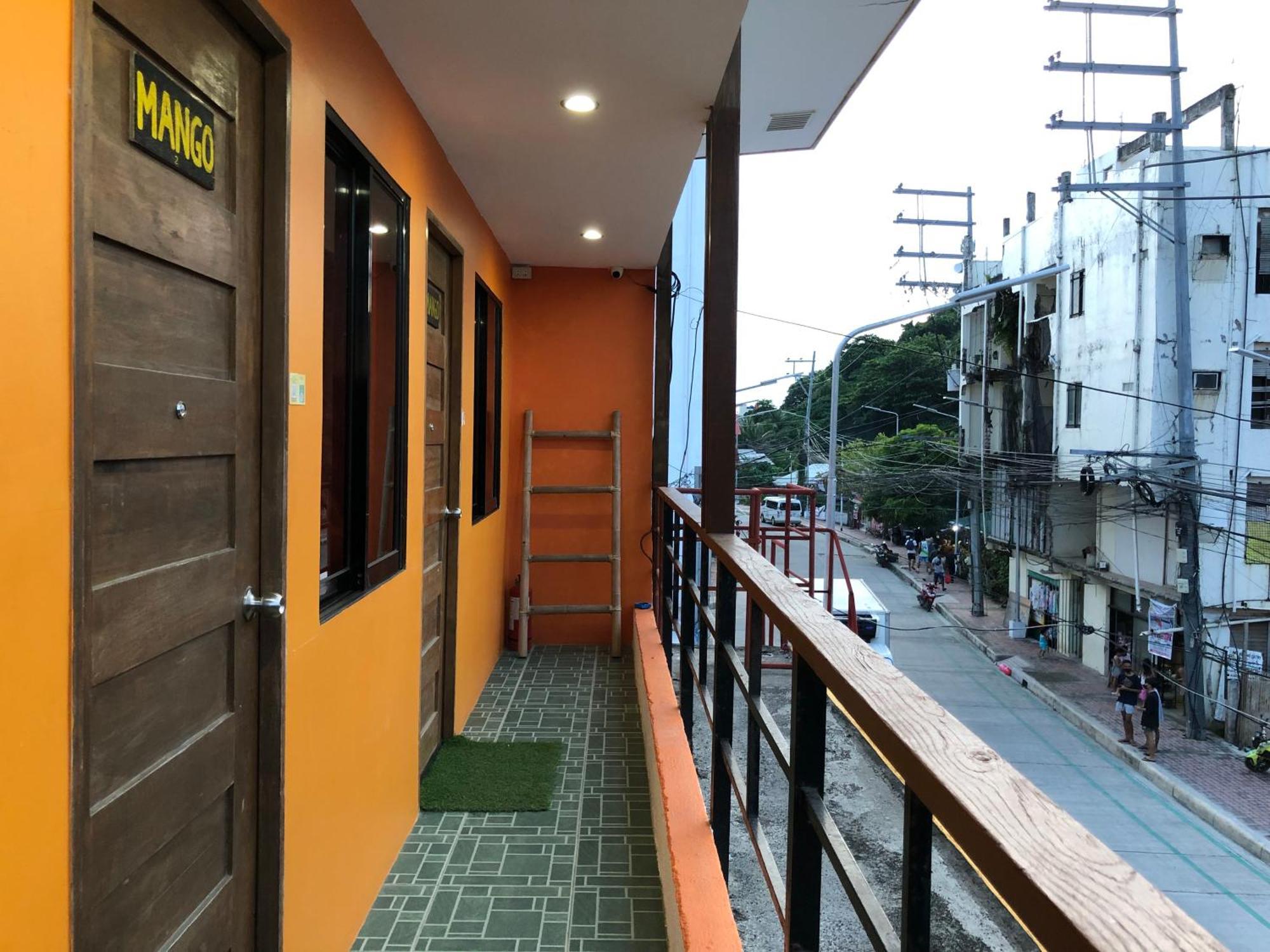 Chill Out Hostel Balabag  Экстерьер фото