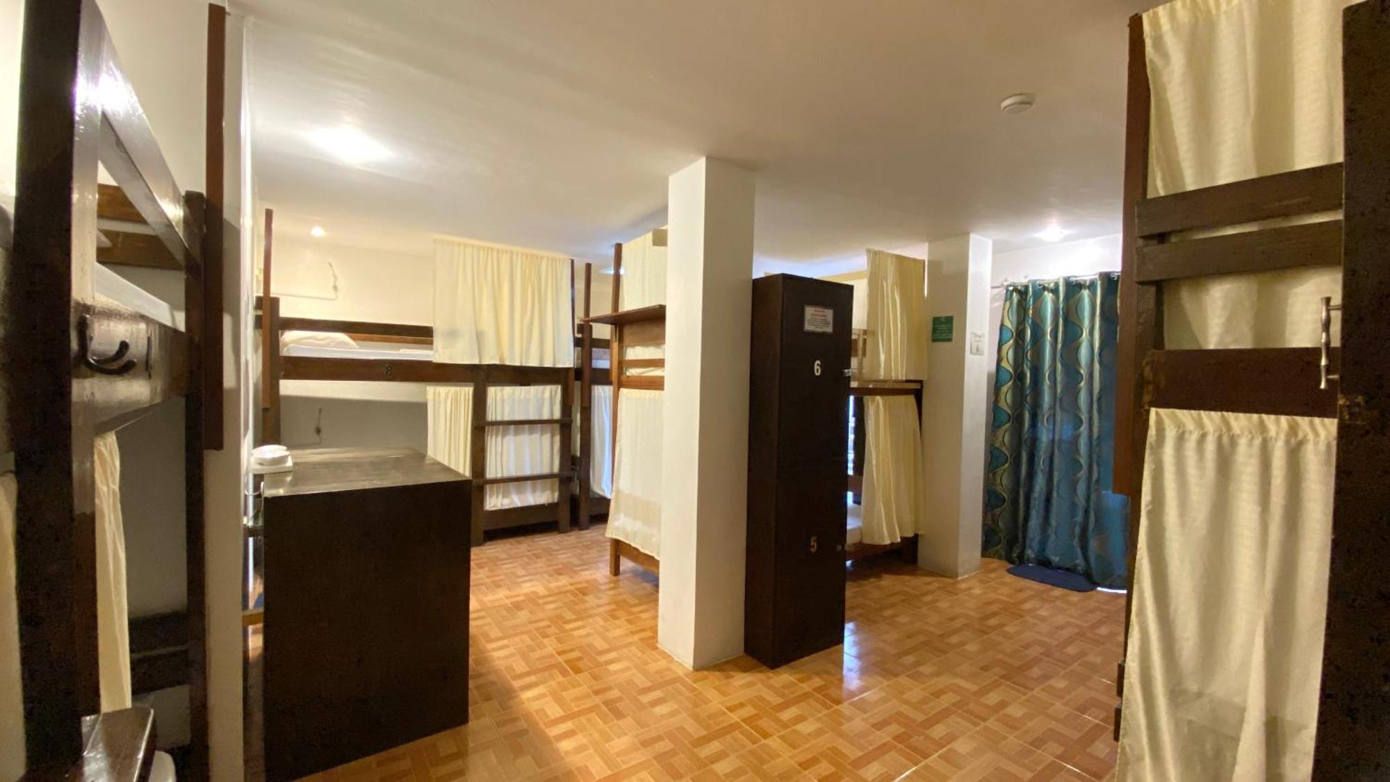 Chill Out Hostel Balabag  Номер фото