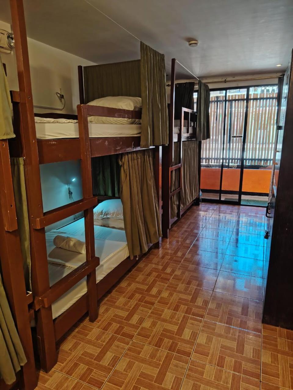 Chill Out Hostel Balabag  Экстерьер фото